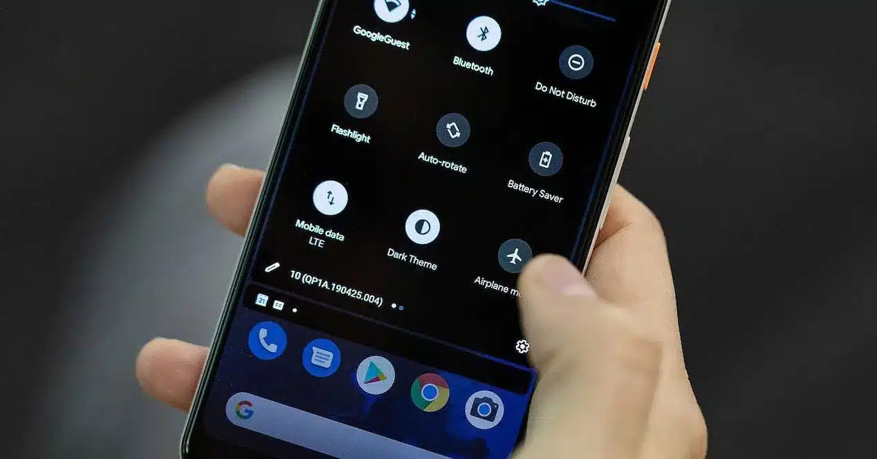 Cómo ahorrar batería con modo oscuro en pantallas OLED